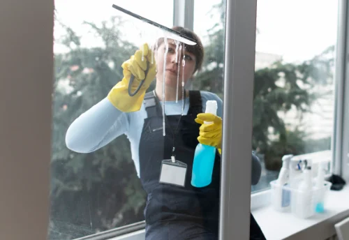Nettoyage de vitres intérieures et extérieures à Châteauneuf-du-Faou